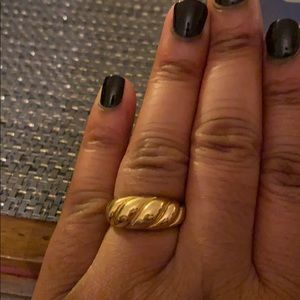 Gently worn Mejuri Croissant Ring Size 9